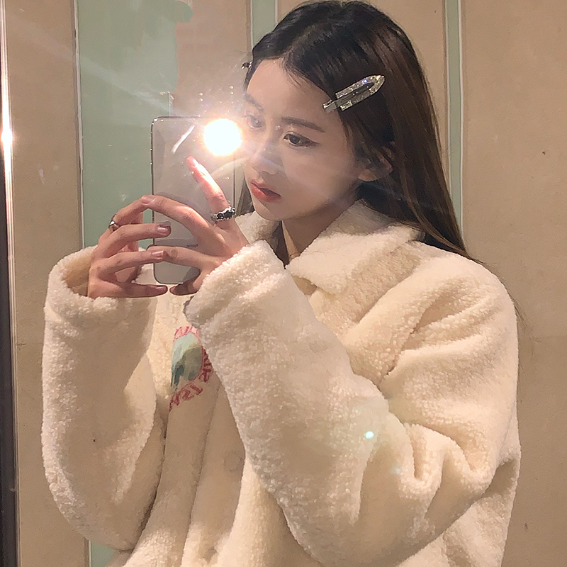 闪亮无痕发夹头饰少女侧边