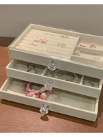 Бежевая коробка для хранения