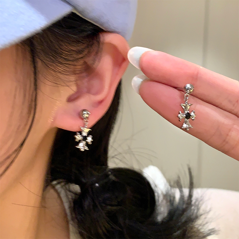 甜酷辣妹~暗黑克罗心十字架耳钉