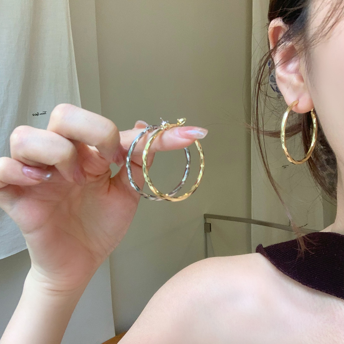 姐系高智感~时髦金属扭纹大耳圈