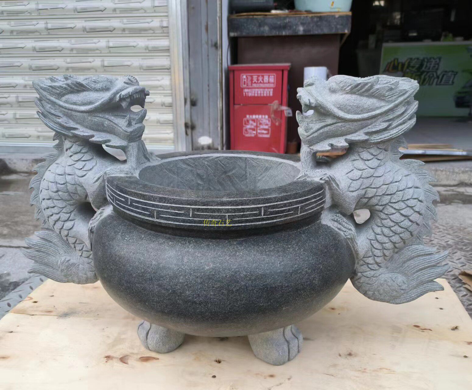 天然青石浮雕祥龙一体香炉供桌寺庙祠堂石炉惠安石雕复古传统石鼎