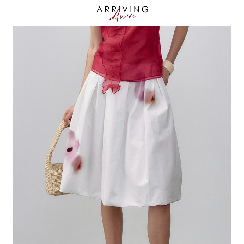 ArrivingArrive 法式云朵白蓬蓬裙女夏晕染花朵半身裙压褶短裙