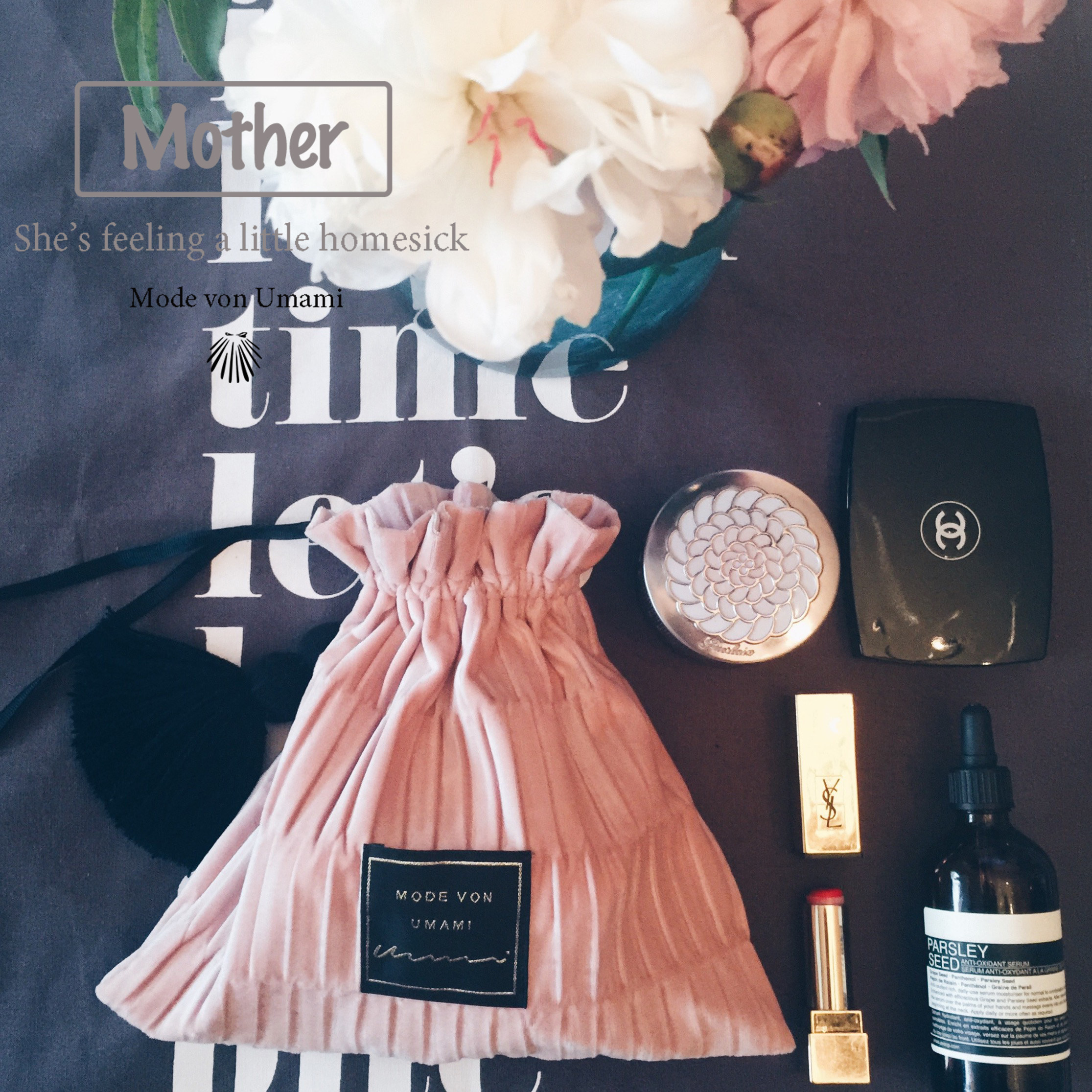 umami原创 已售6000枚高级粉天鹅绒压皱流苏收纳化妆包大容量手袋