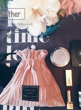 UMAMI原创 已售6000枚高级粉天鹅绒压皱流苏收纳化妆包大容量手袋