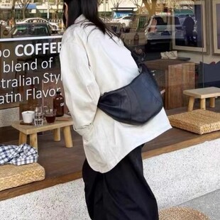 可颂牛角包小众设计羊皮慵懒饺子包真皮女包潮单肩斜挎包胸腰女包