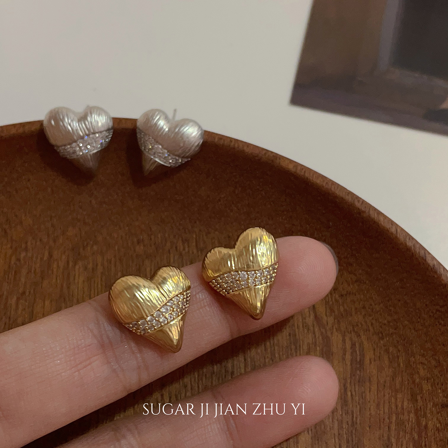 肌理感爱心锆石耳钉2025新款爆款小众独特设计简约冷淡风耳环女