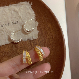 麻花金属锆石C圈耳钉复古高级感气质通勤耳环女2026秋冬新款耳饰