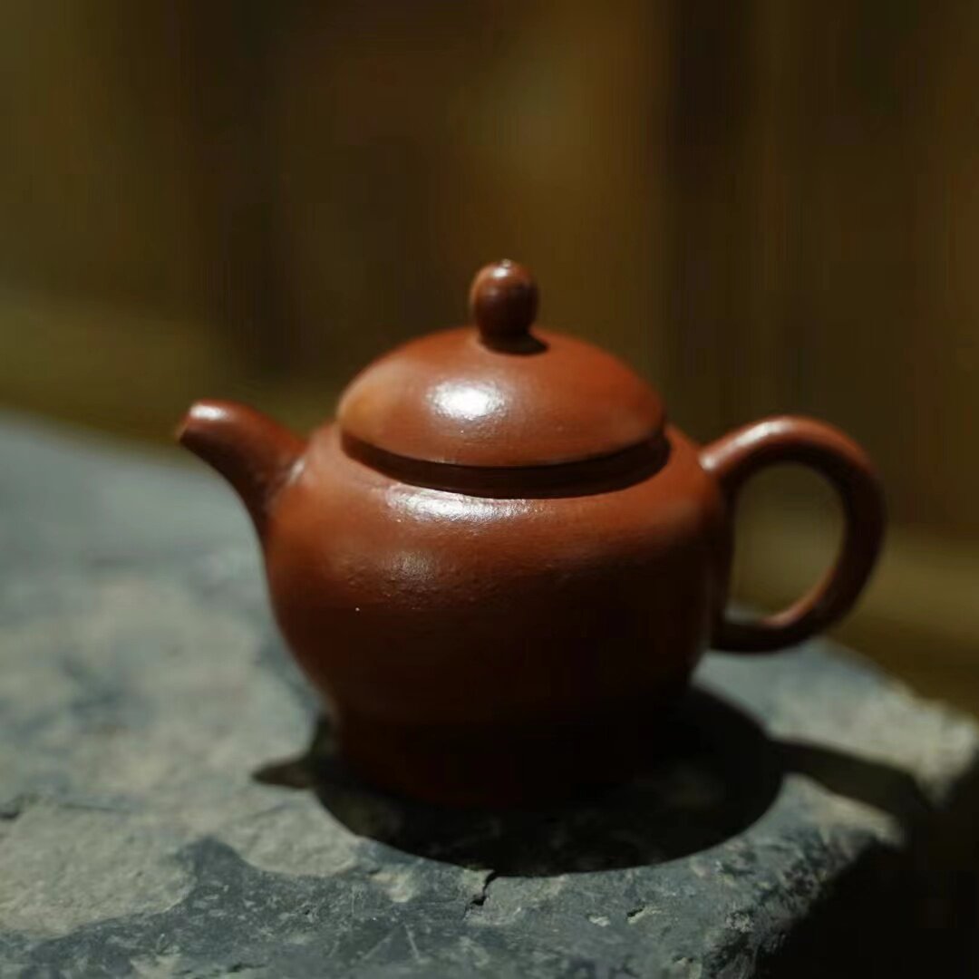 80年代台定纯手精工紫砂 少见瓮型壶原矿老朱泥 玉香斋款小品108c