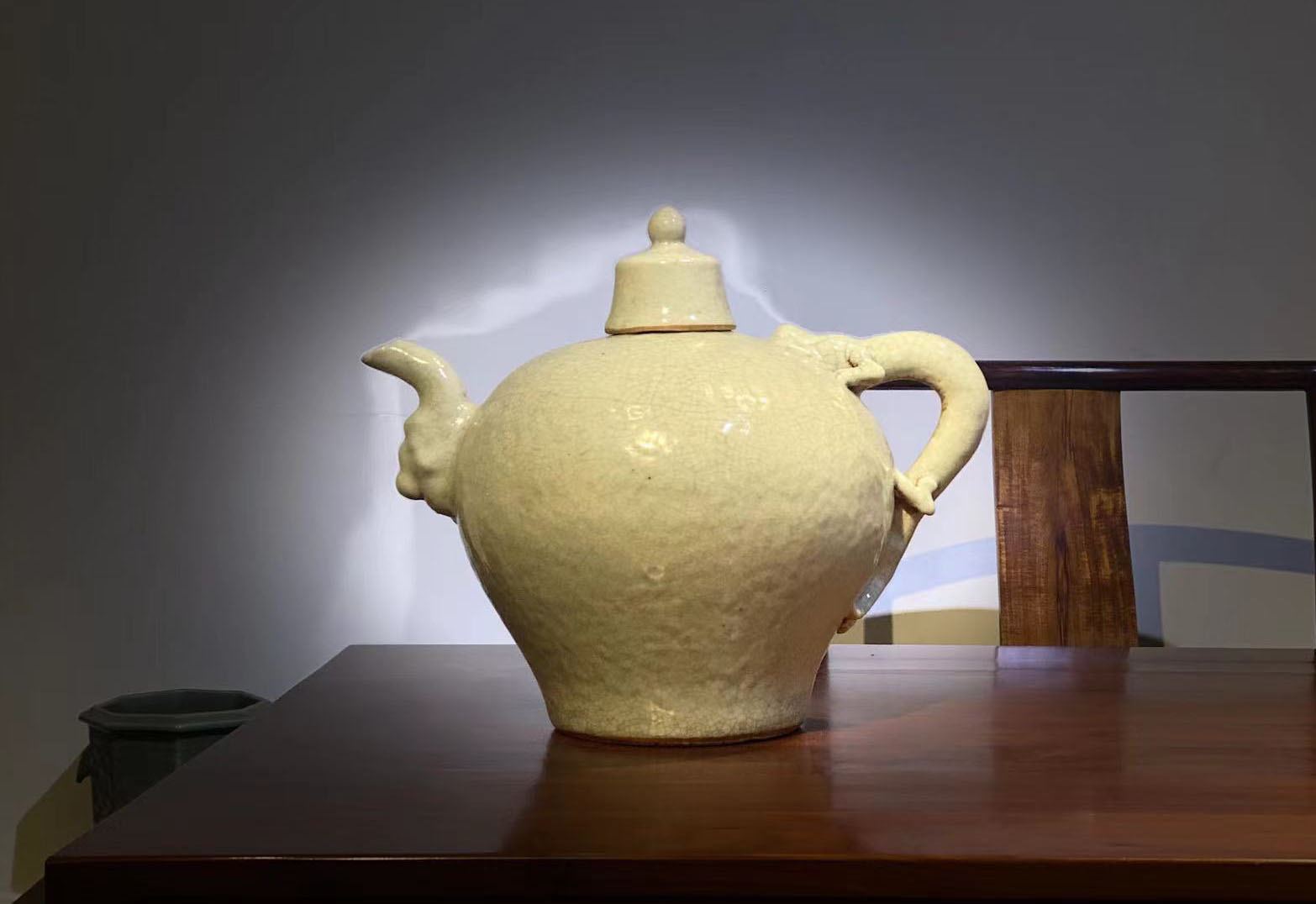 哥窑青瓷开片大茶壶摆件