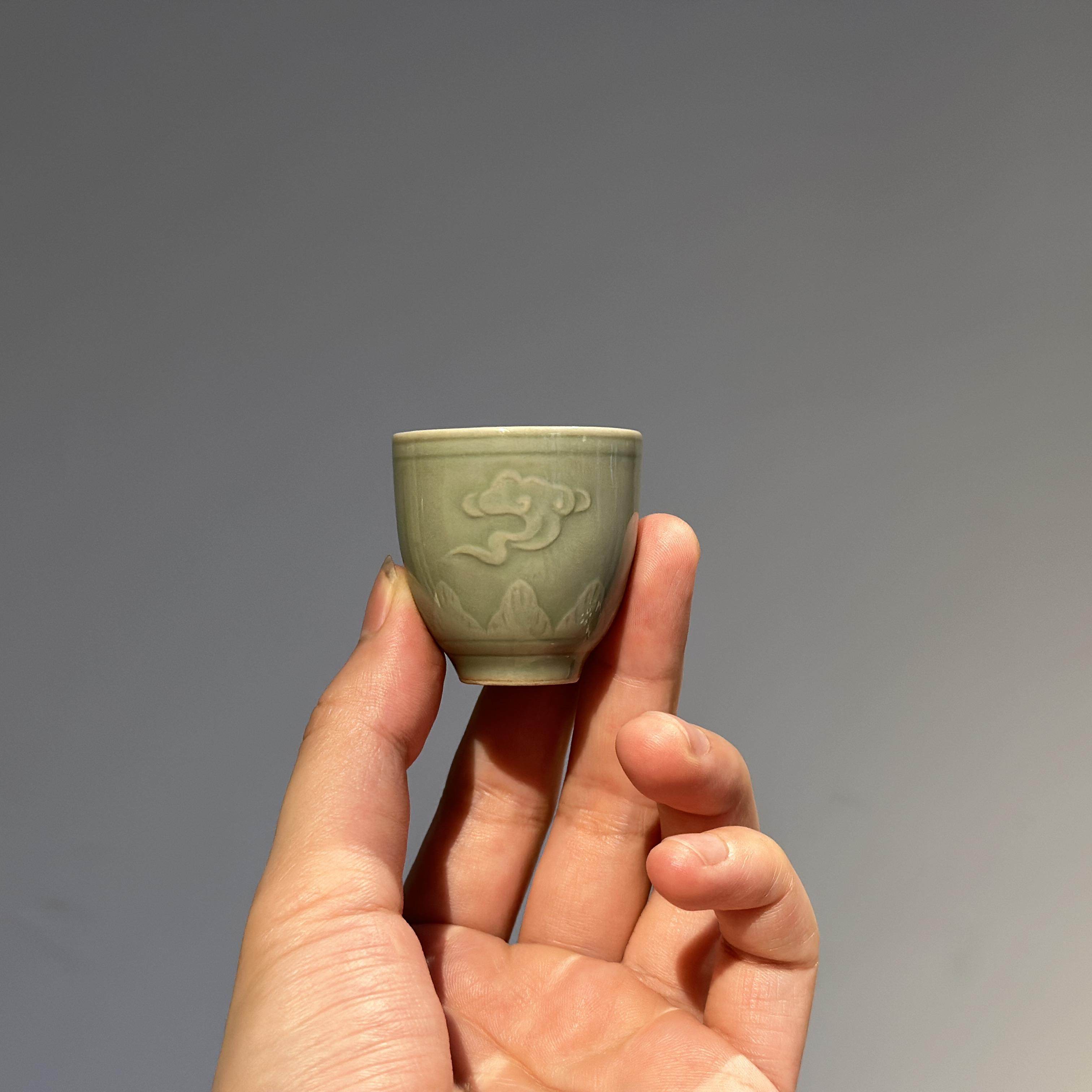70年代出口海外龙泉青瓷梅子青 明刻莲花祥云杯工夫茶小品茗杯25c