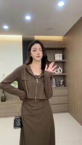 victory2休闲时尚设计感连衣裙套装秋季新款连帽开衫+吊带长裙女