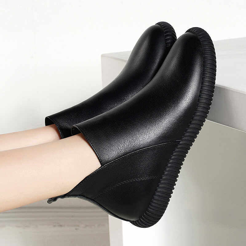 头层牛皮软底真皮短靴女加绒冬季新款马丁靴平底防滑棉鞋妈妈单靴