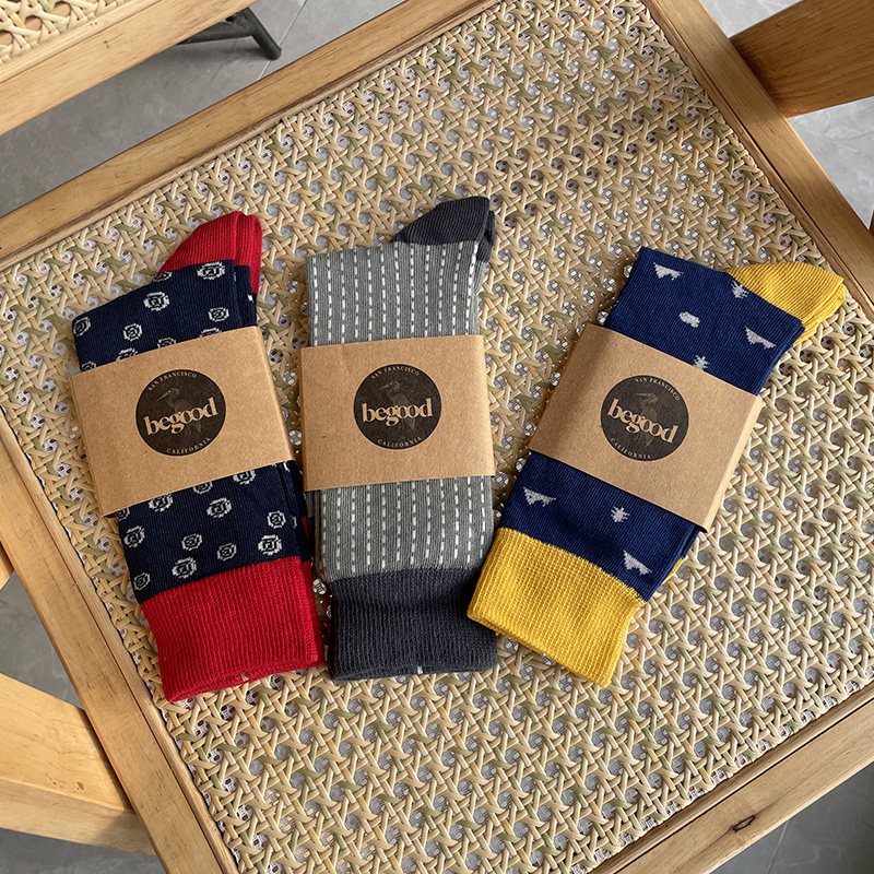外贸小众时尚男袜纯棉休闲舒适男女情侣袜对目四季款