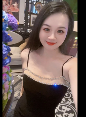 魅鹊52290秋冬法式复古小众设计感轻奢钉钻黑金丝绒吊带连衣裙