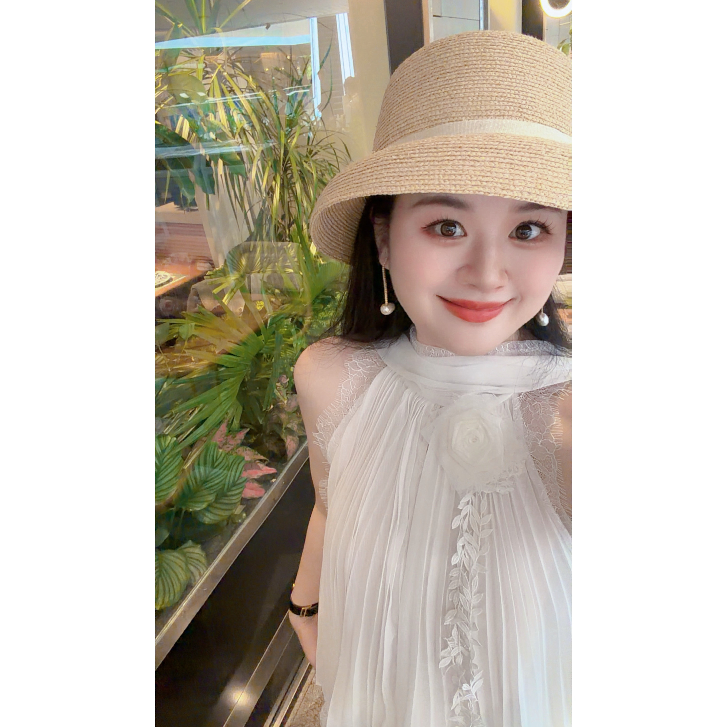 魅鹊2026春夏新款仙女温柔度假风气质挂脖蕾丝百褶半身裙时尚套装