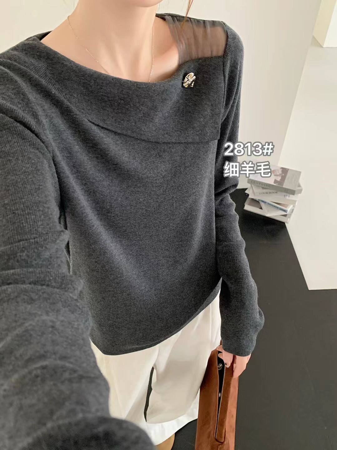 2025毛衣女款新款针织衫百搭设计感漏肩上衣女士秋季洋气细羊毛衫