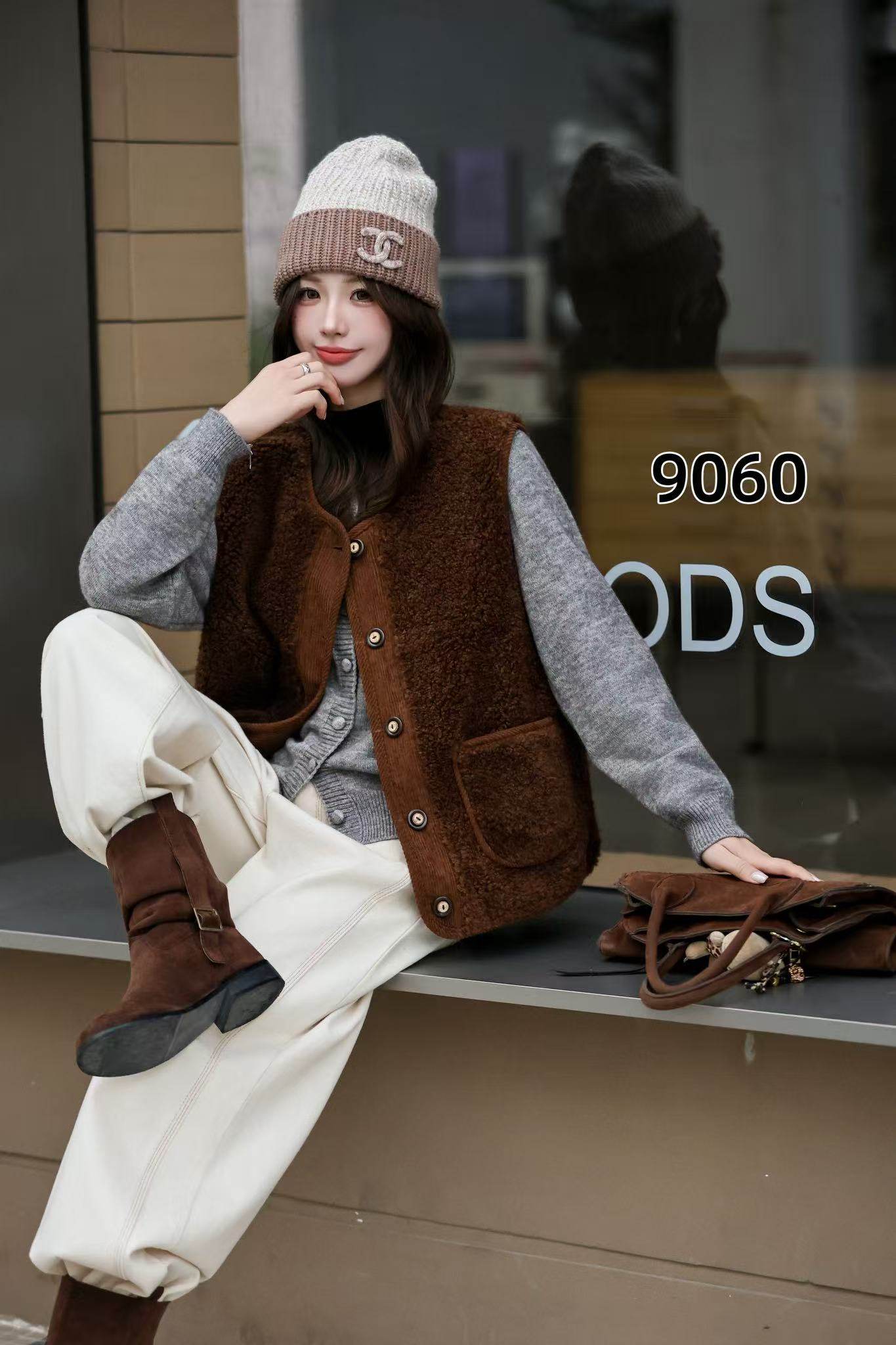 2025冬季新款时尚百搭显瘦羊羔绒加厚宽松马甲马夹女短款坎肩外套,女装/女士精品,马夹,淘宝优惠券,粉丝福利购,淘宝优惠卷