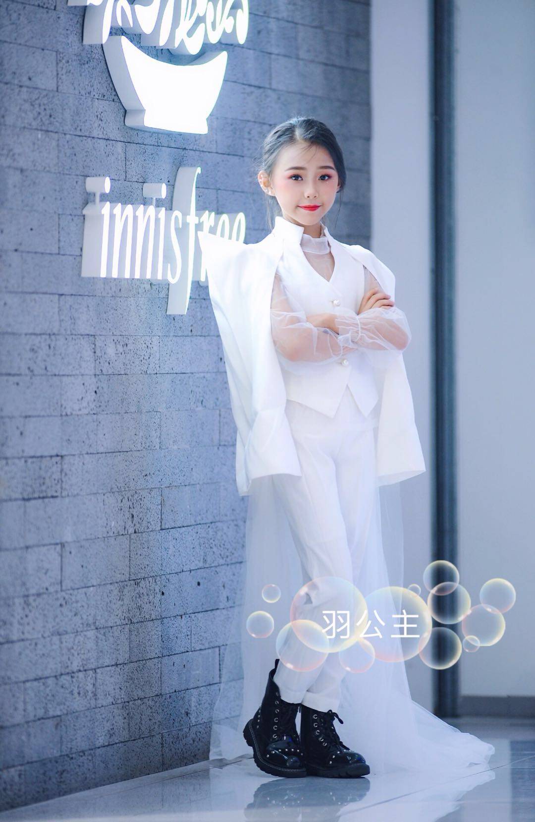 高端儿童走秀礼服女童潮服西装时尚黑白红色亲子创意时装演出服