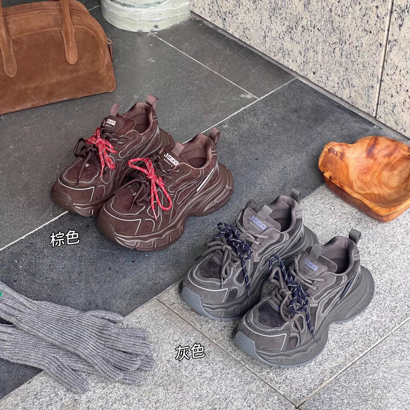 2025秋季新款复古风时尚厚底老爹鞋女真皮韩版百搭休闲运动鞋女潮