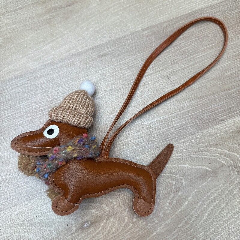 吊饰配件可爱卡通腊肠狗包挂件棕色皮革钥匙扣挂饰情侣小礼品