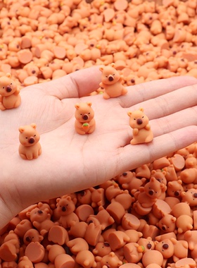 可爱卡通迷你卡皮巴拉树脂摆件创意车内电脑桌面装饰日常奖励礼物