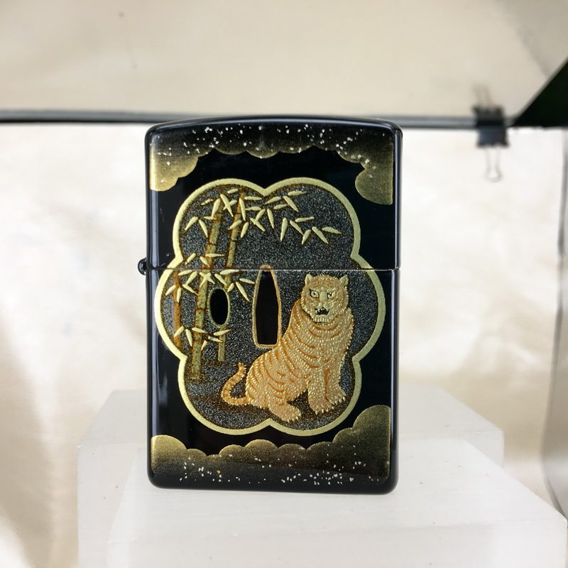 原装正版1997年E全新手工本金时绘竹林猛虎刀锷图防风打火机ZIPPO