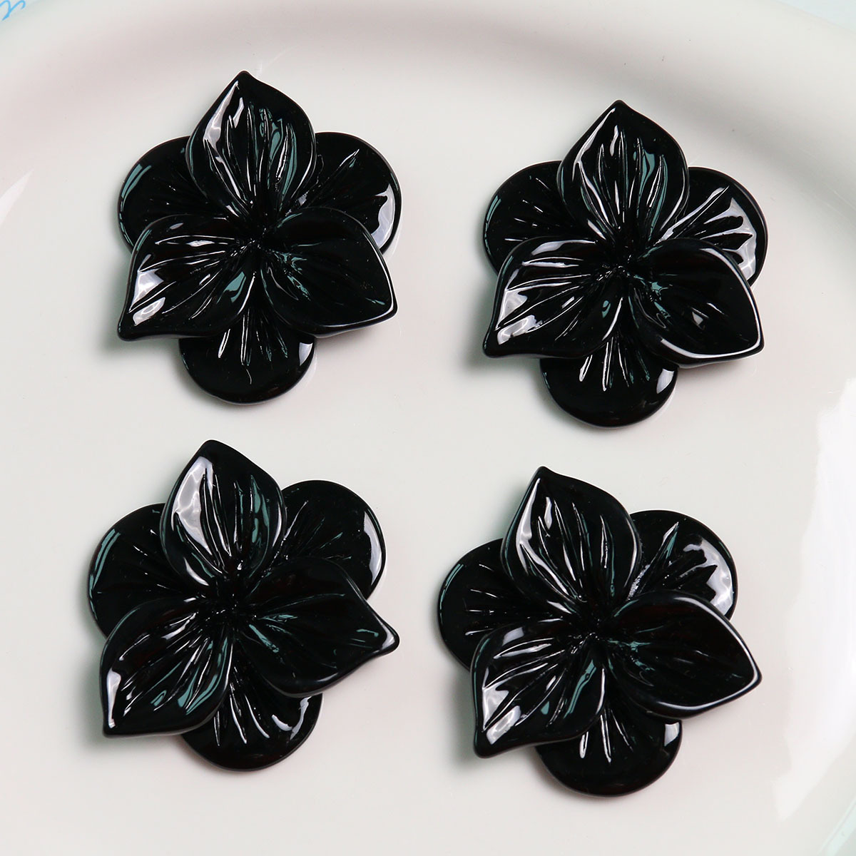 甜酷暗黑风黑色双层六瓣花鸡蛋花