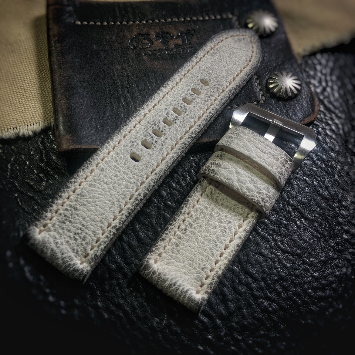 较厚牛皮表带哑光复古做旧