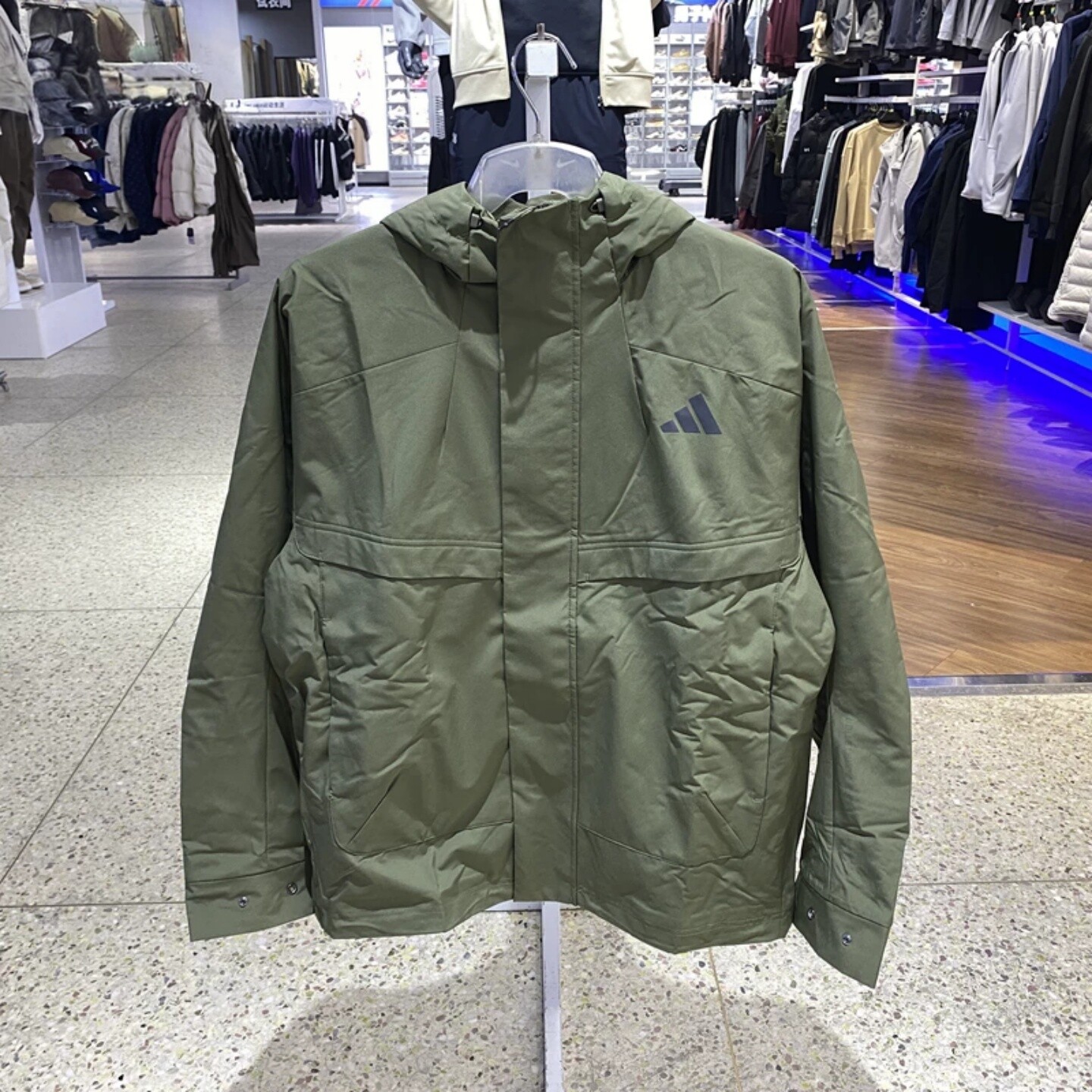 Adidas阿迪达斯男子新款防风拒水宽松加绒保暖连帽夹克外套KB7625