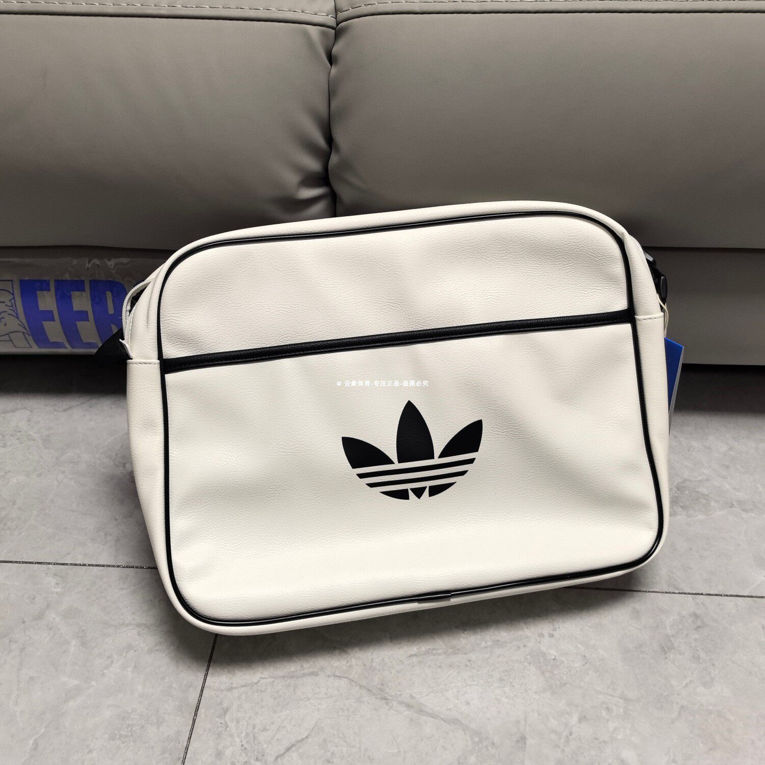 Adidas三叶草男女情侣款经典logo大容量休闲时尚斜跨单肩包JX0253
