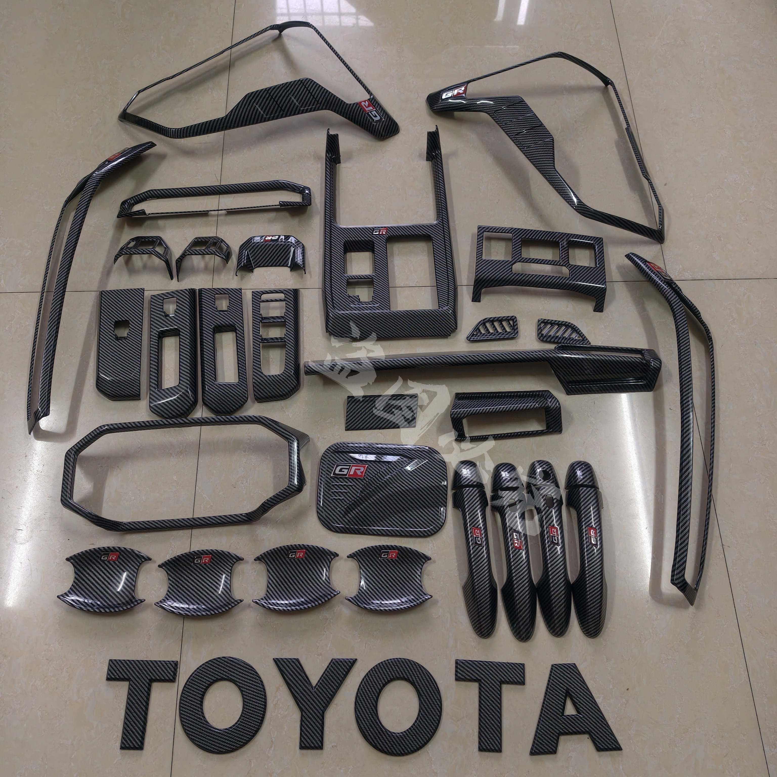 适用于2026年HILUX TRAVO改装前杠雾灯装饰框灯罩框配件套件灯眉