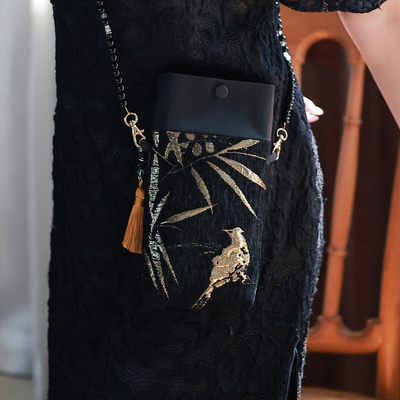 竹叶黑金飞鸟纹新中式手机包