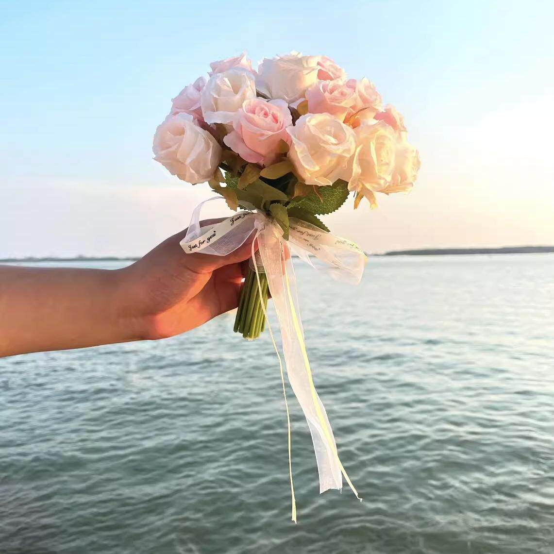 新款韩式订婚领证花束婚礼婚纱照新娘粉白玫瑰混搭小清新手捧花