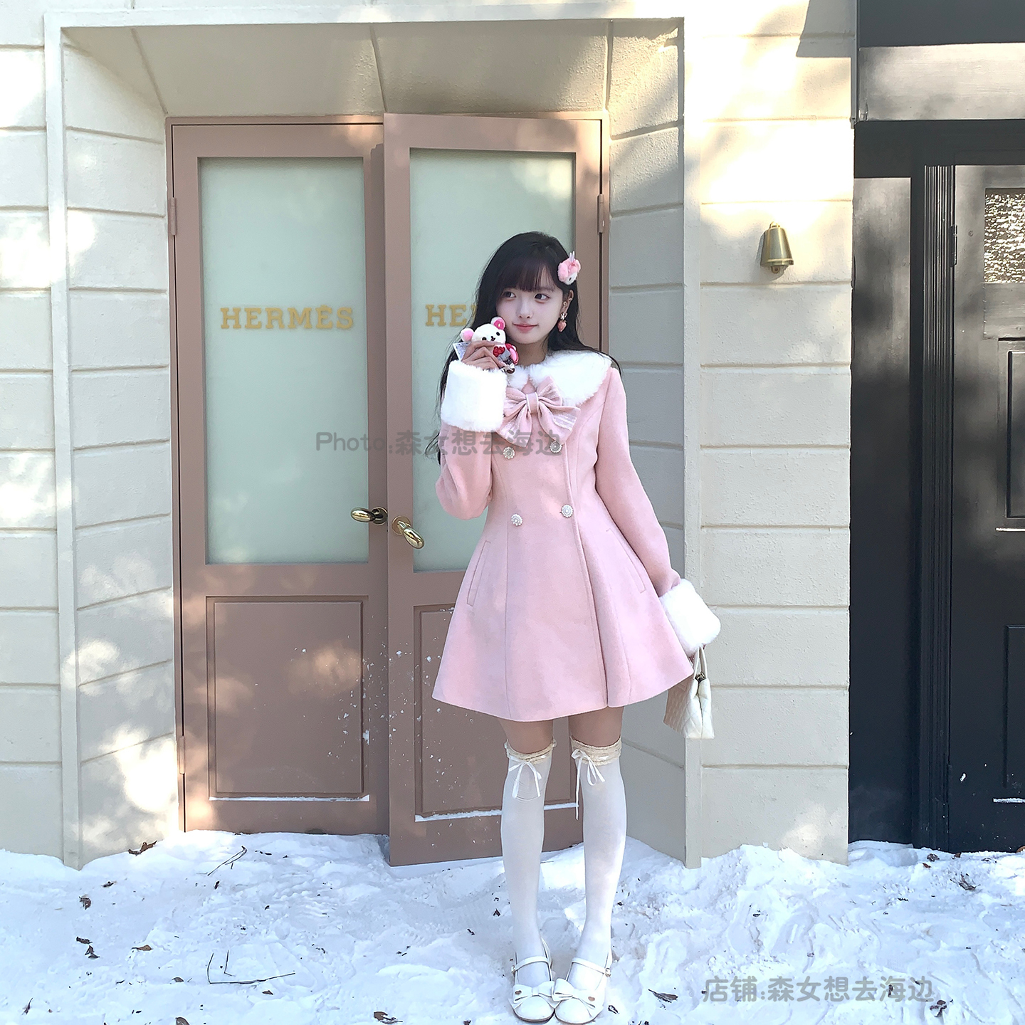 粉色毛呢外套冬季可爱少女