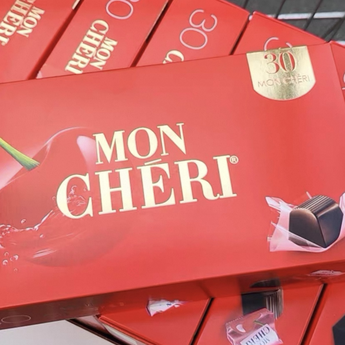德国费列罗蒙雪利MON CHERI樱桃酒心巧克力盒装30颗圣诞巧克力