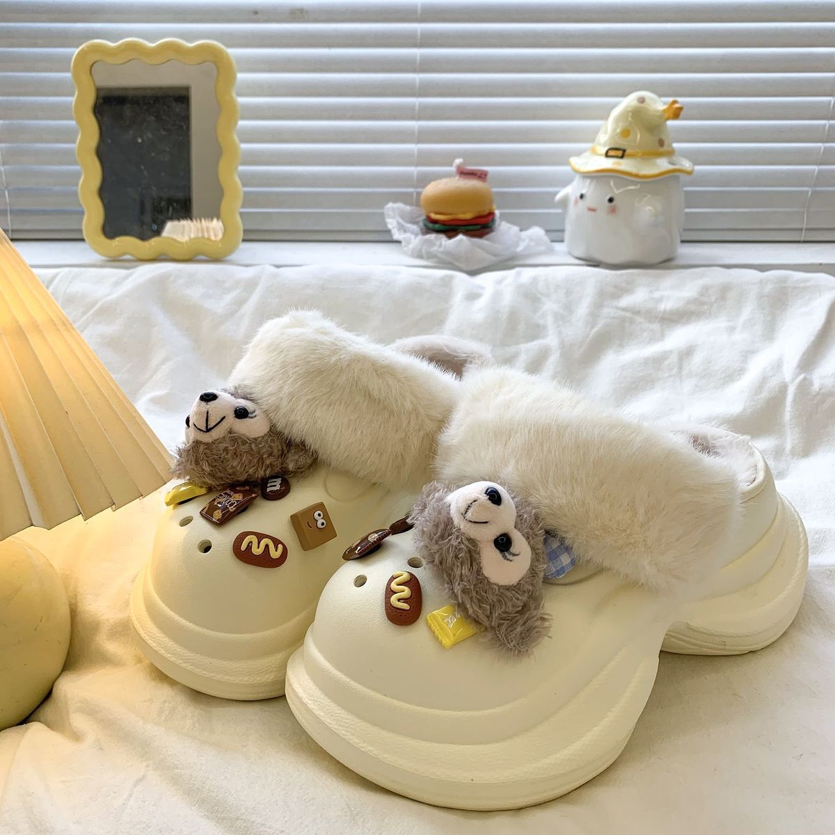 卡通毛绒小熊包头加绒洞洞鞋女