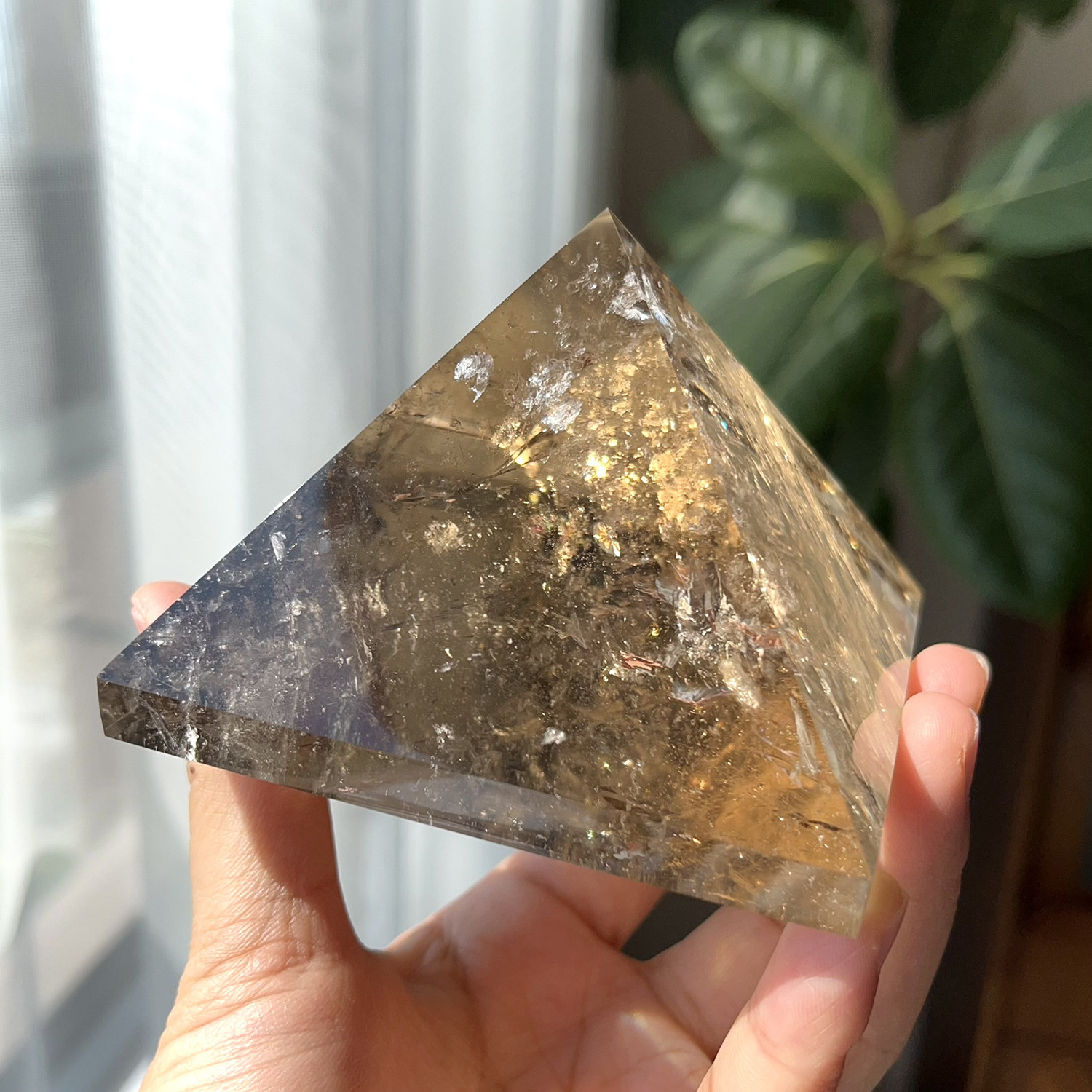 天然喜马茶水晶金字塔