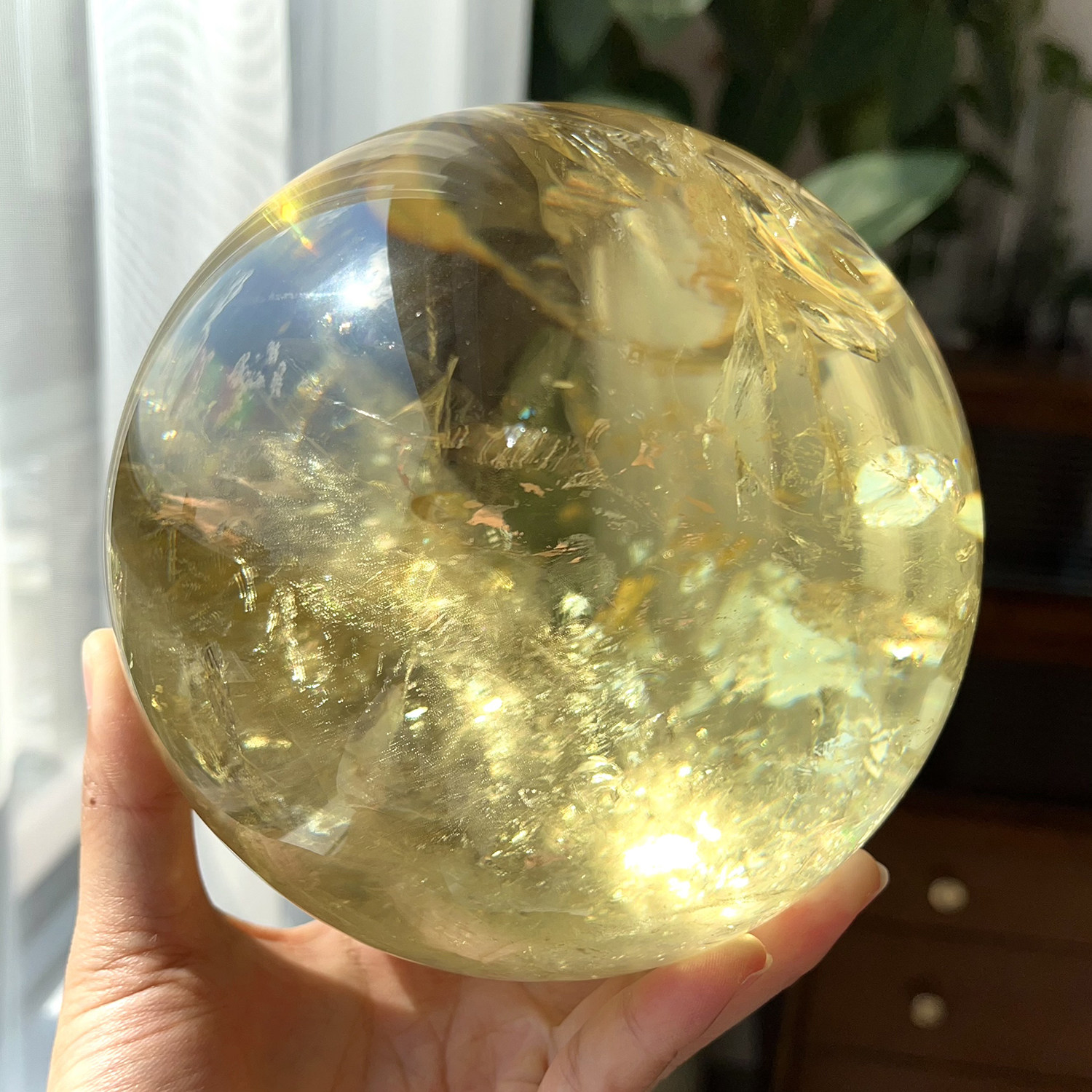 天然精品黄水晶球摆件
