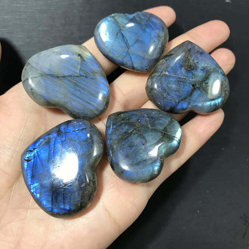 天然水晶拉长石爱心蓝月光石小爱心拉长石原石打磨摆件把玩件水晶