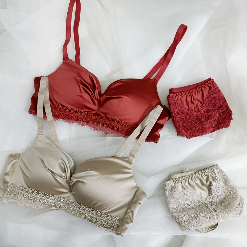 小胸聚拢内衣少女套装丝光亮面性感中厚无钢圈纯色调整型文胸新款