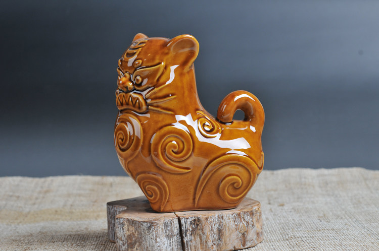 茶宠摆件吉祥虎陶品陶瓷摆件茶宠传统黄釉下彩古玩小品铜官窑真品