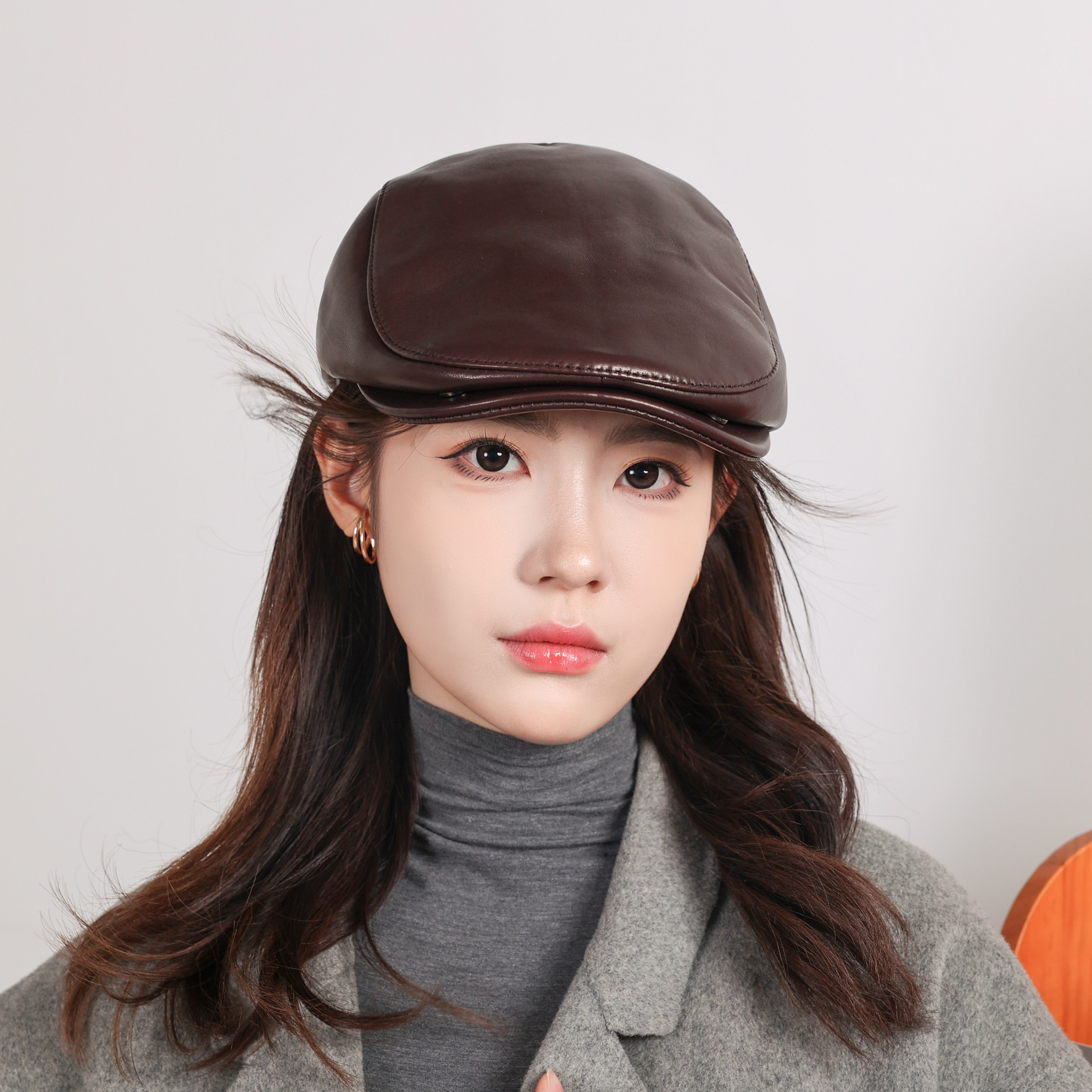黄河之恋新款羊皮鸭舌帽女士秋冬休闲气质前进帽复古港风贝雷帽潮
