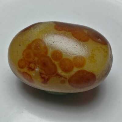 市场天然玛瑙原石把玩件