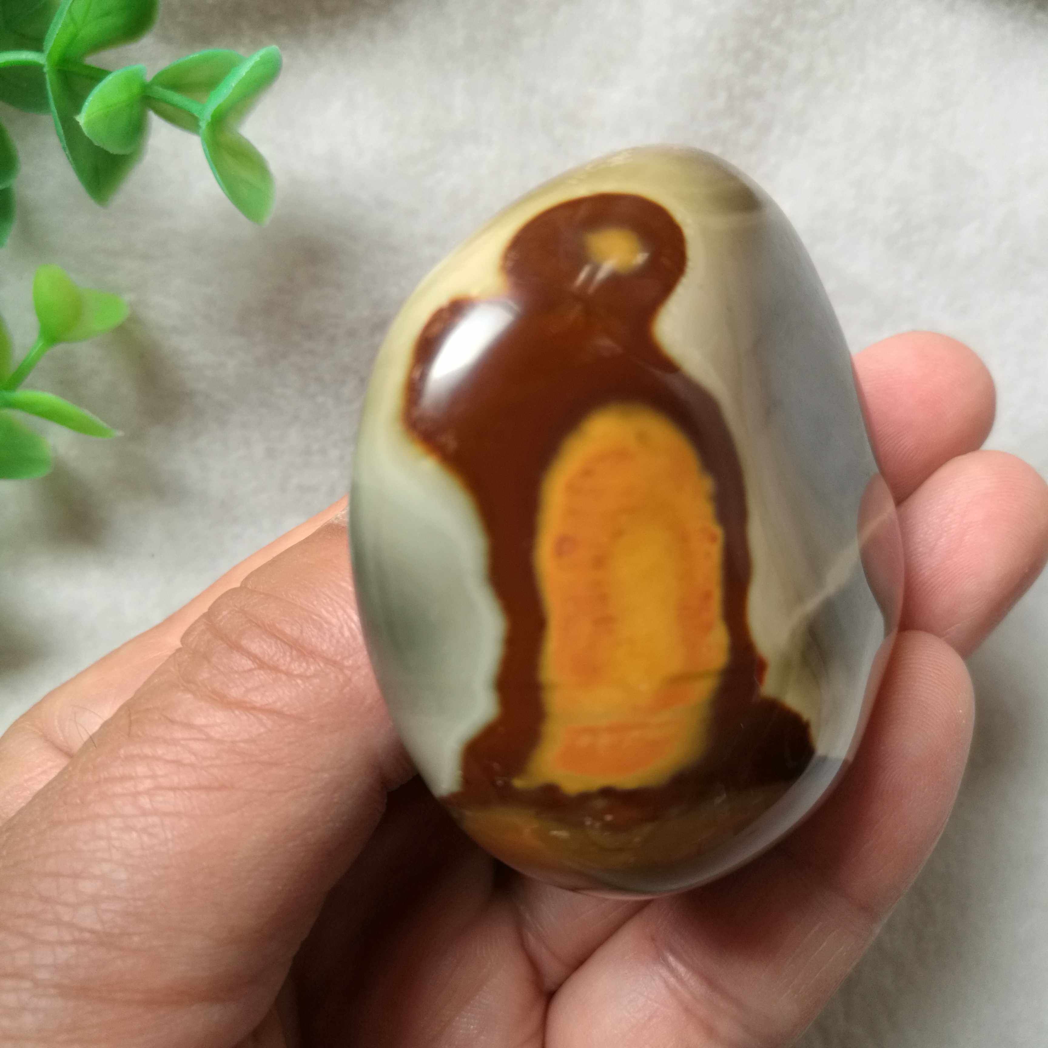 天然马岛海洋石把玩件，作揖，这厢有礼。生动逼真 极富生活情趣