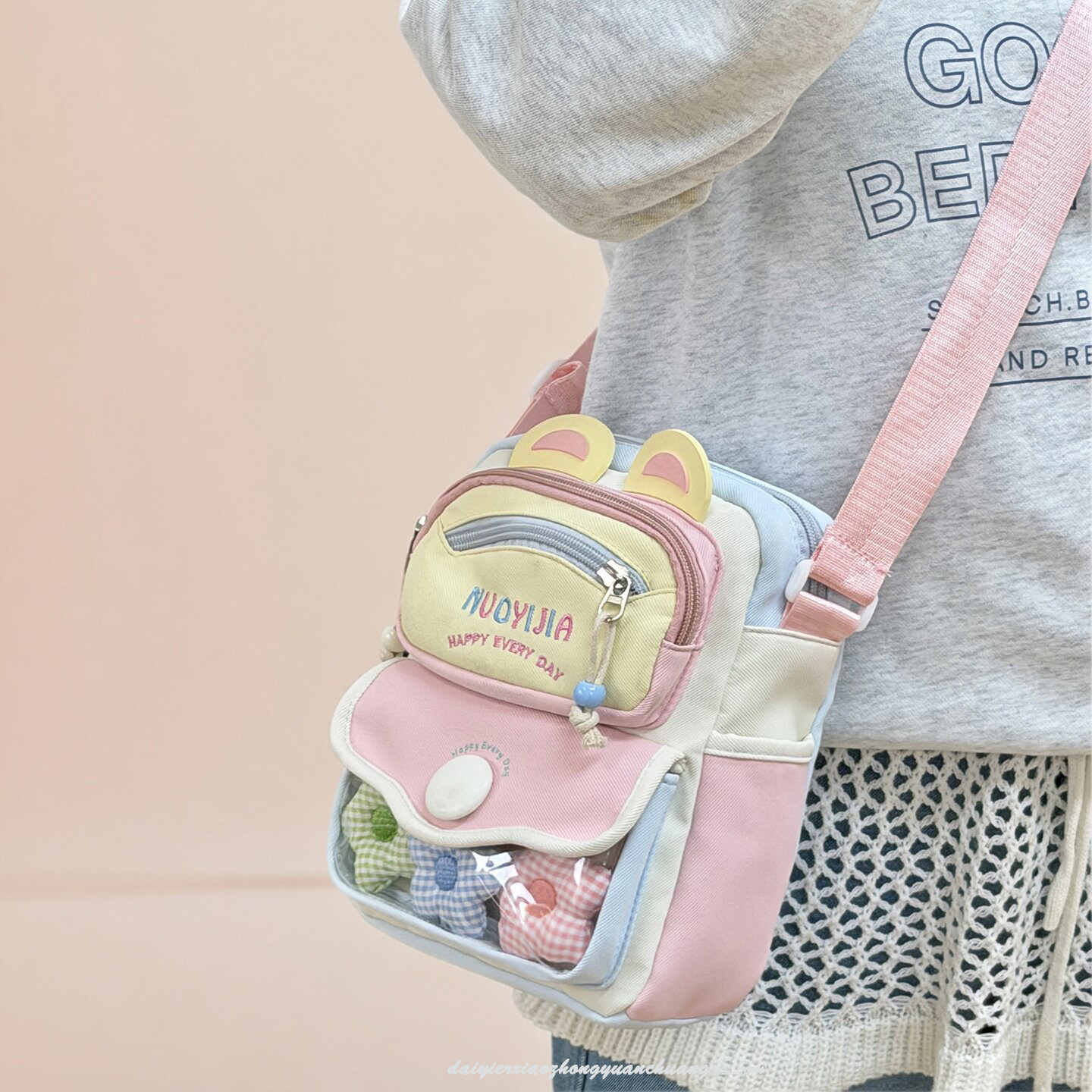 可爱软萌学生出游包包女多巴胺高颜值少女百搭斜挎小包轻便手机包