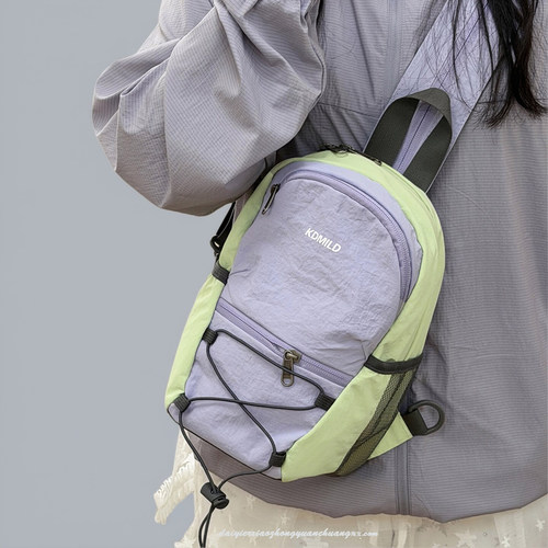 户外机能防水轻便女登山双肩包