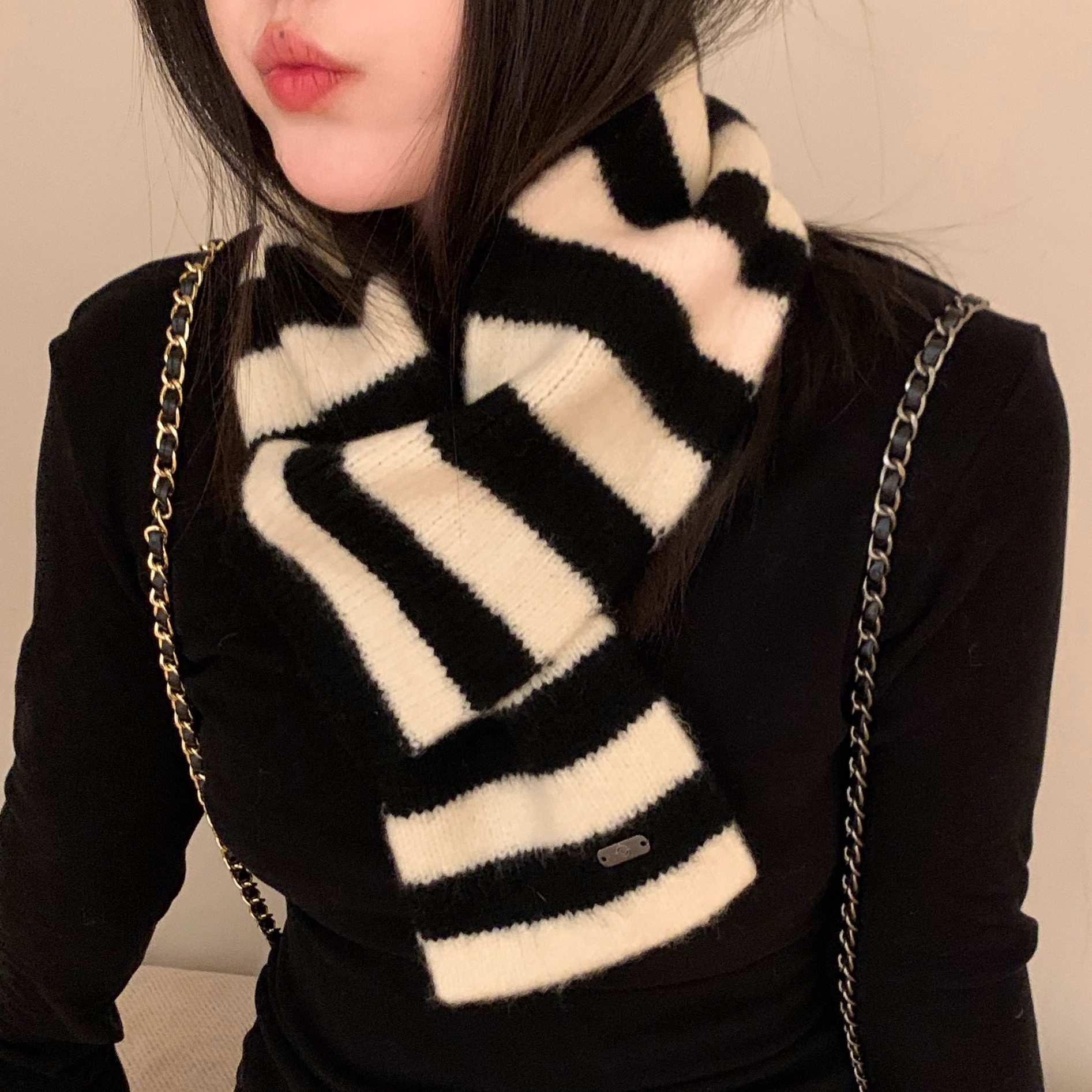 极简黑白条纹交叉羊毛小围巾女冬季时髦复古百搭保暖可爱气质围脖,服饰配件/皮带/帽子/围巾,围巾/丝巾/披肩,淘宝优惠券,粉丝福利购,淘宝优惠卷