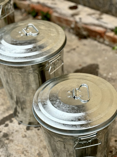 锌铁皮带盖垃圾铁皮桶防阻燃圆形储物桶船用厨房户外营地工业厂房