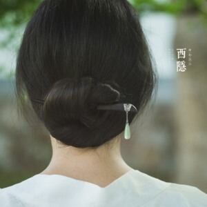 戴一只清雅蝴蝶发簪福气连绵