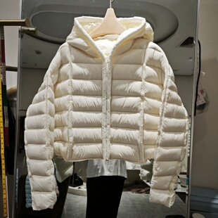 短款95白鹅绒羽绒服女冬季宽松显瘦小个子时尚2026冬新款蝙蝠连帽